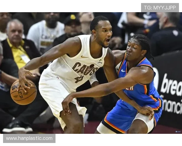 小莫布里与阿伦联手发力半场贡献21分6篮板助力球队争胜